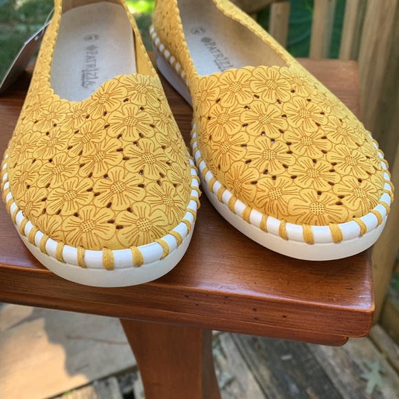 PATRIZIA BY SPRING STEP - Beautiful/Never Worn Spring/Summer Attire Shoes - Picture 2 of 7